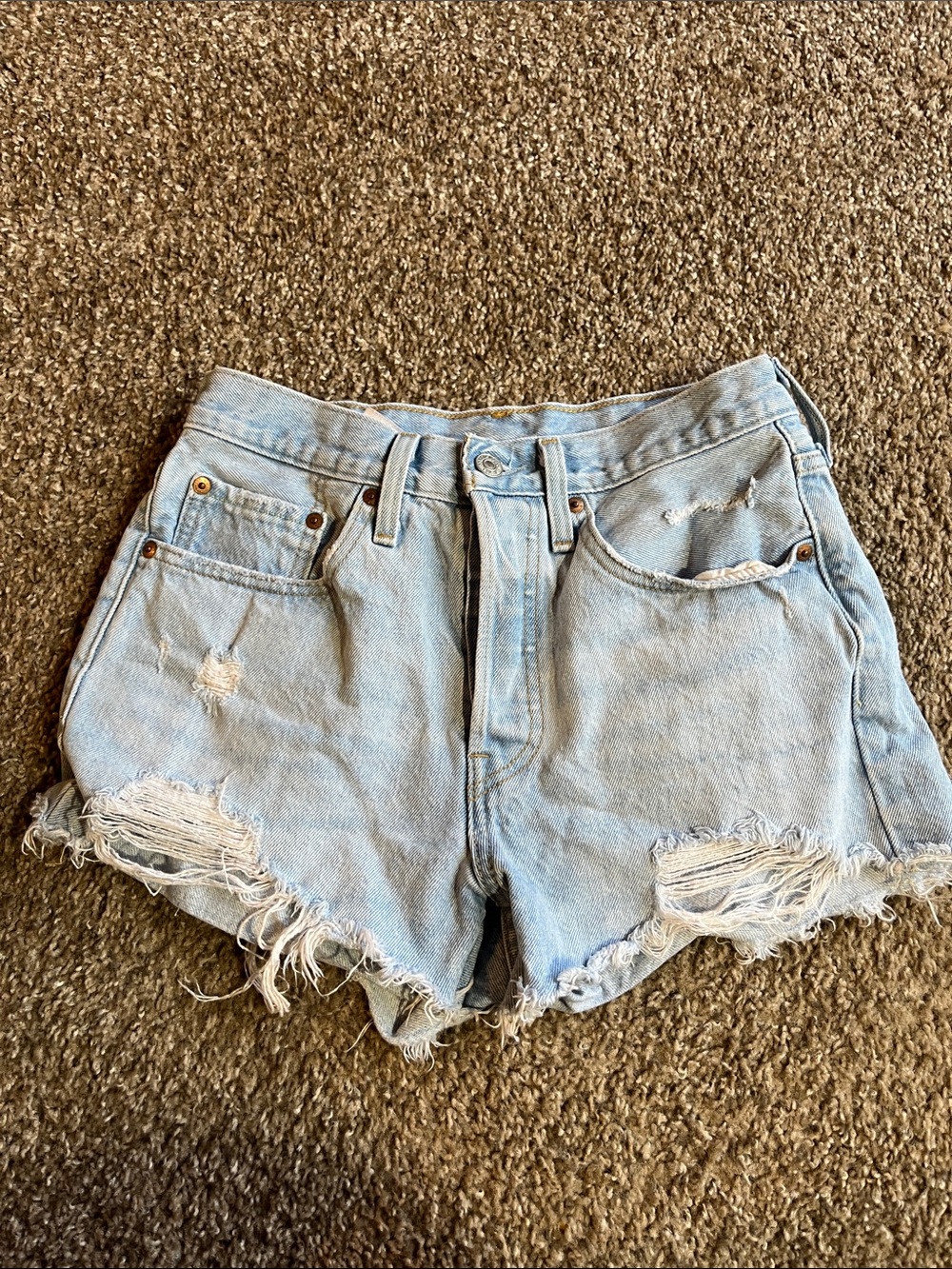 Levi Strauss & Co 501  Light Wash Ripped Denim Shorts W26